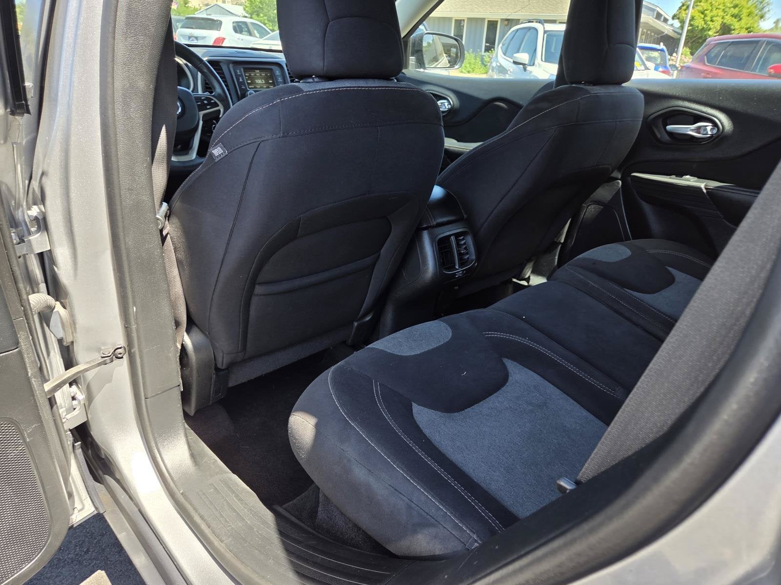 2016 Jeep Cherokee Sport