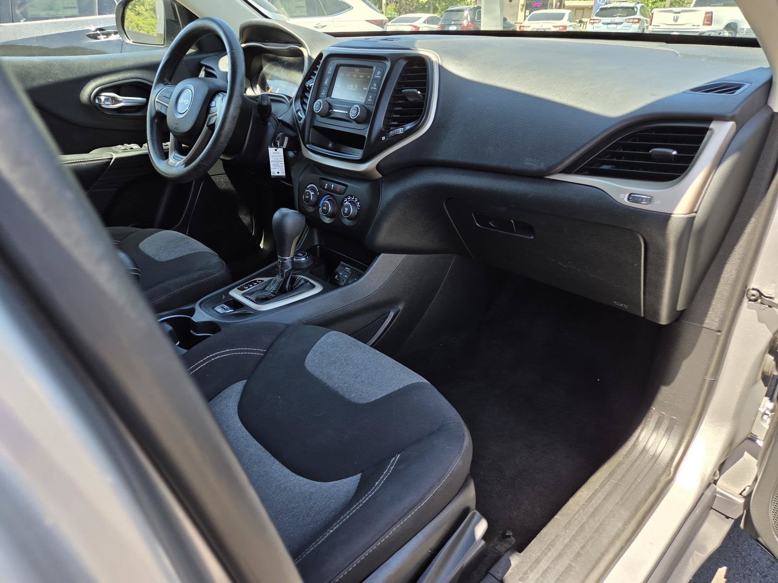 2016 Jeep Cherokee Sport