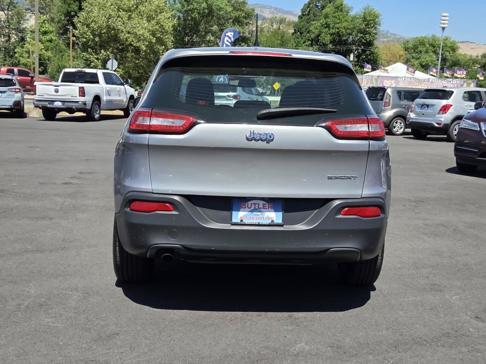 2016 Jeep Cherokee Sport