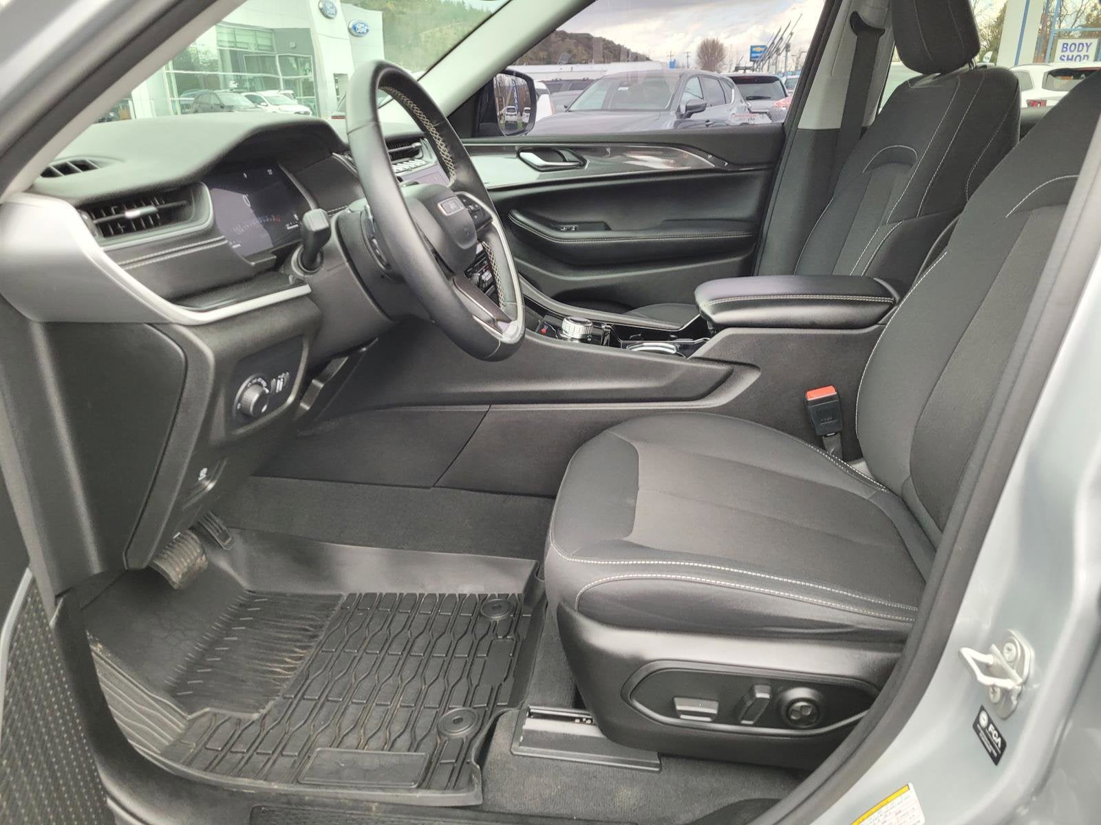 2022 Jeep Grand Cherokee L Laredo