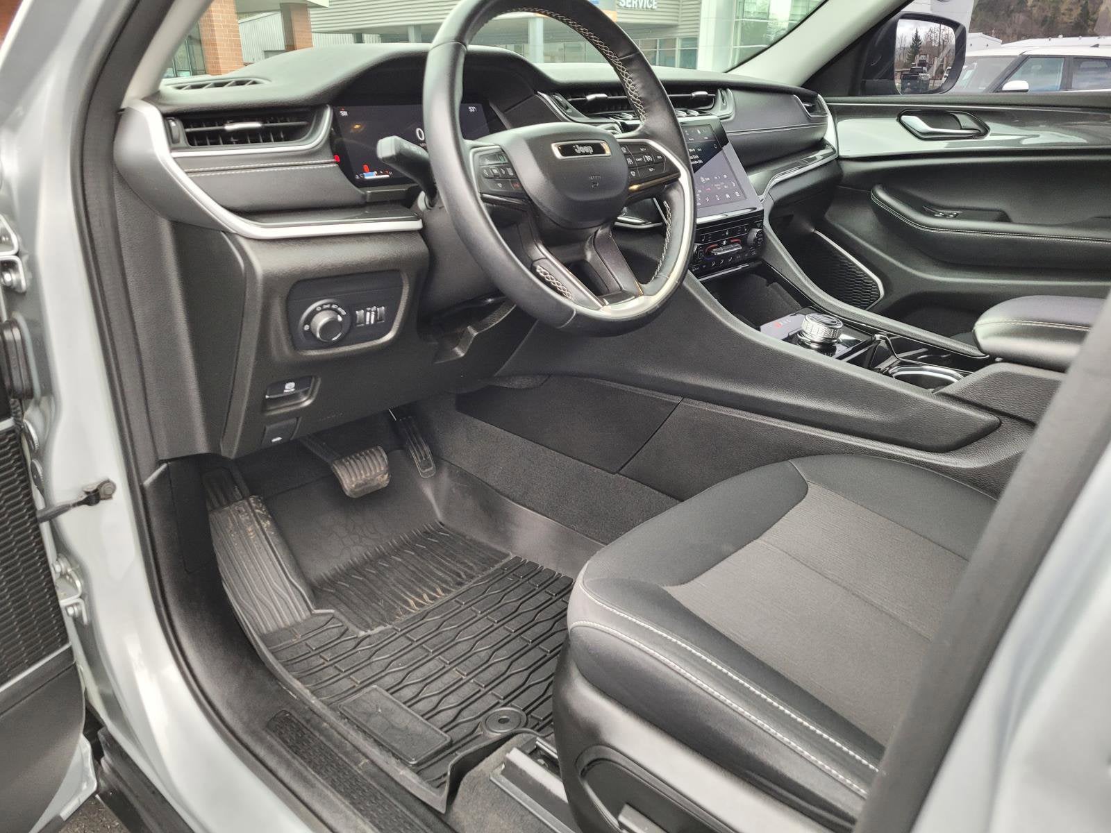 2022 Jeep Grand Cherokee L Laredo