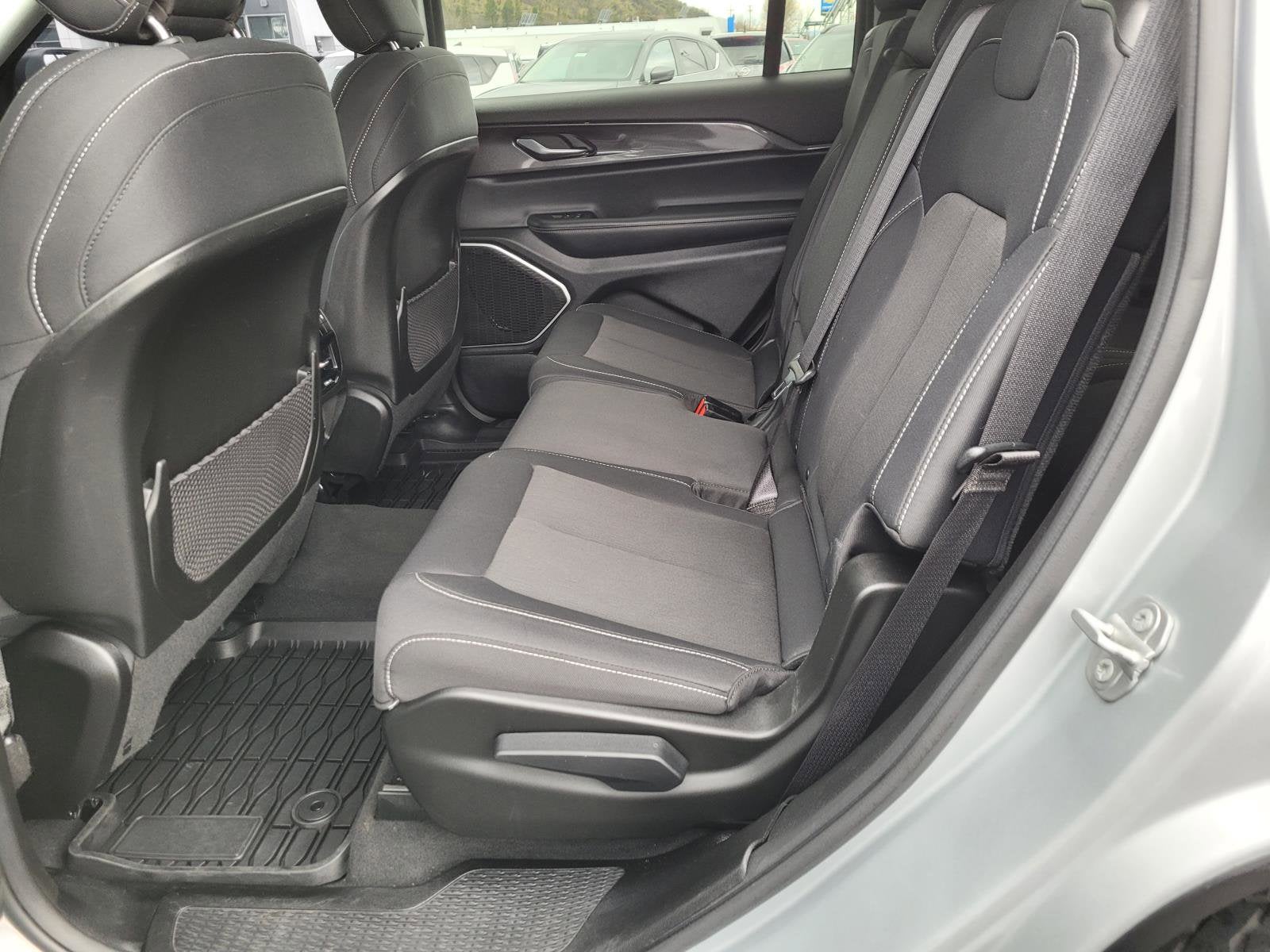 2022 Jeep Grand Cherokee L Laredo