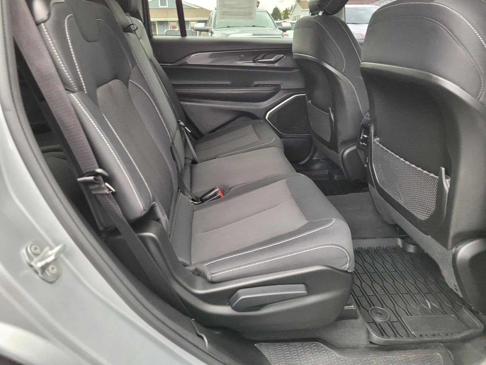 2022 Jeep Grand Cherokee L Laredo