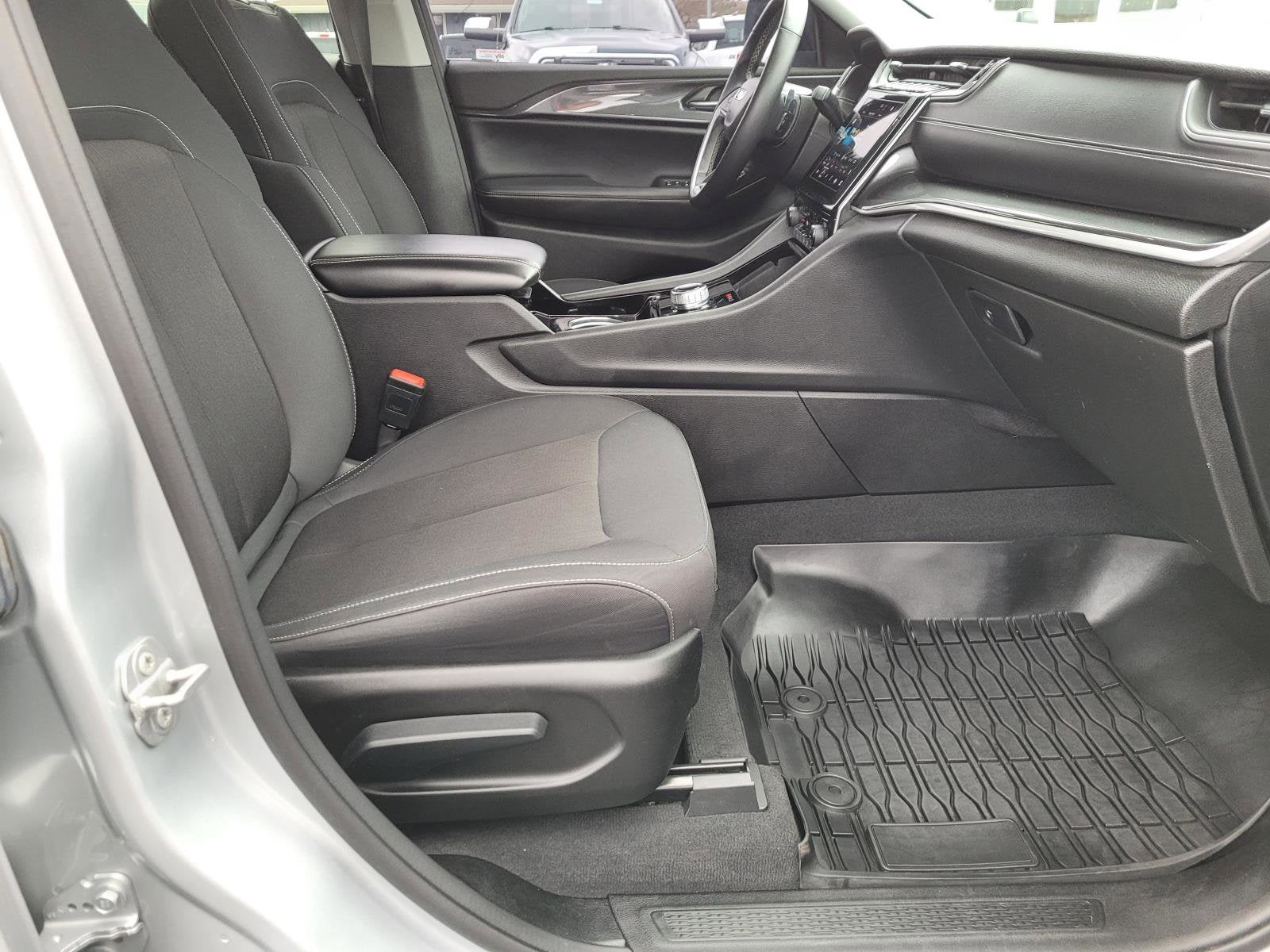 2022 Jeep Grand Cherokee L Laredo