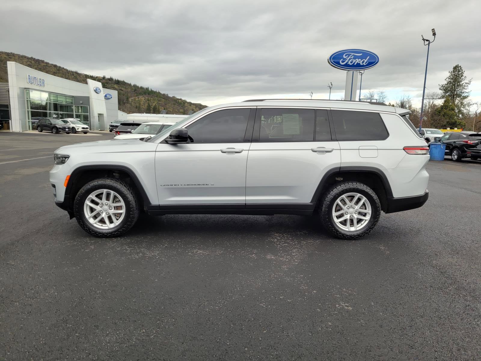 2022 Jeep Grand Cherokee L Laredo
