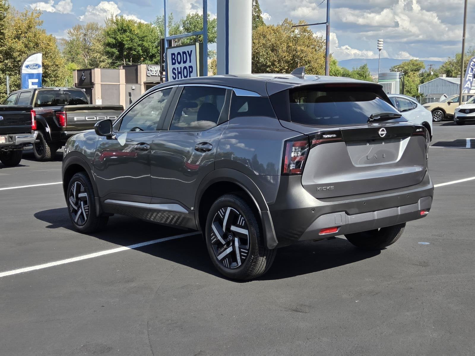 2025 Nissan Kicks SV