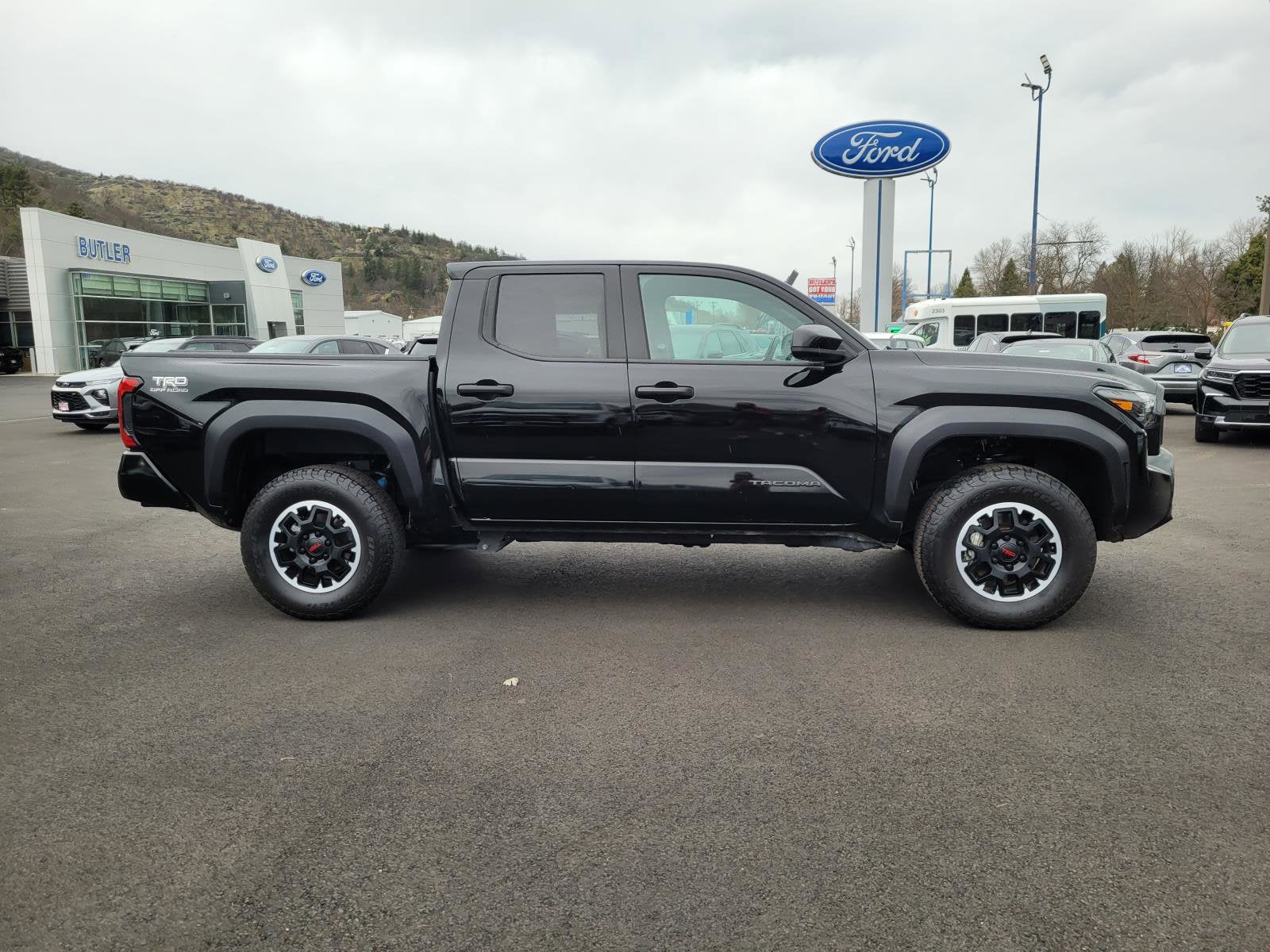 2024 Toyota Tacoma 4WD SR5