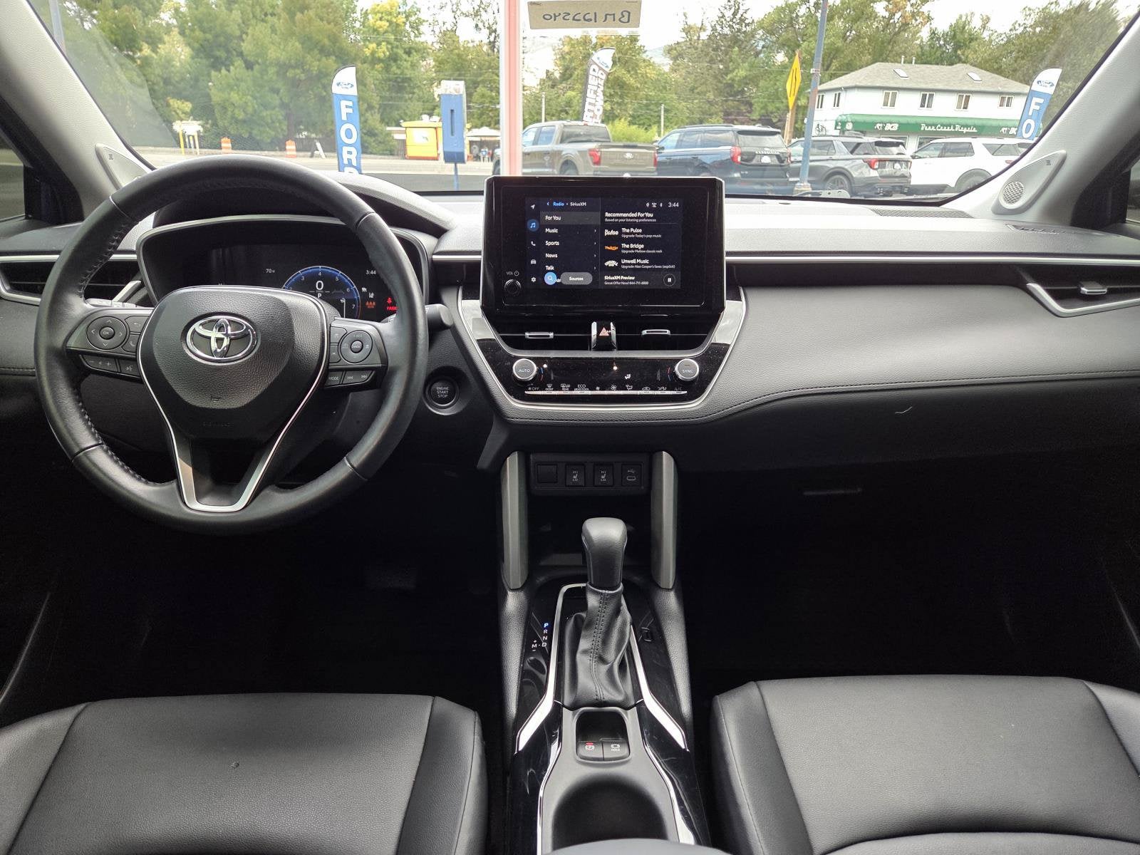 2025 Toyota Corolla Cross XLE
