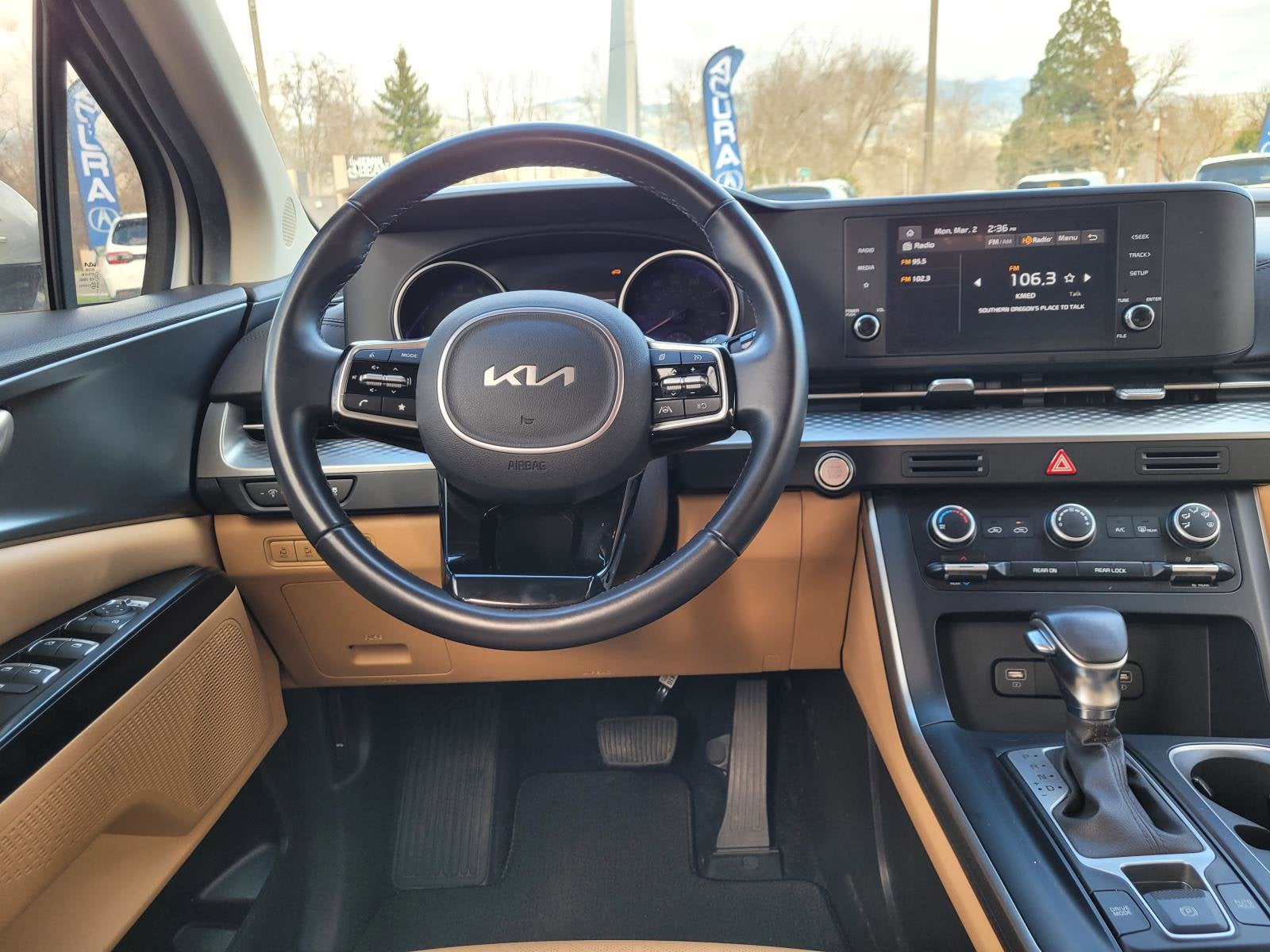 2024 Kia Carnival LX