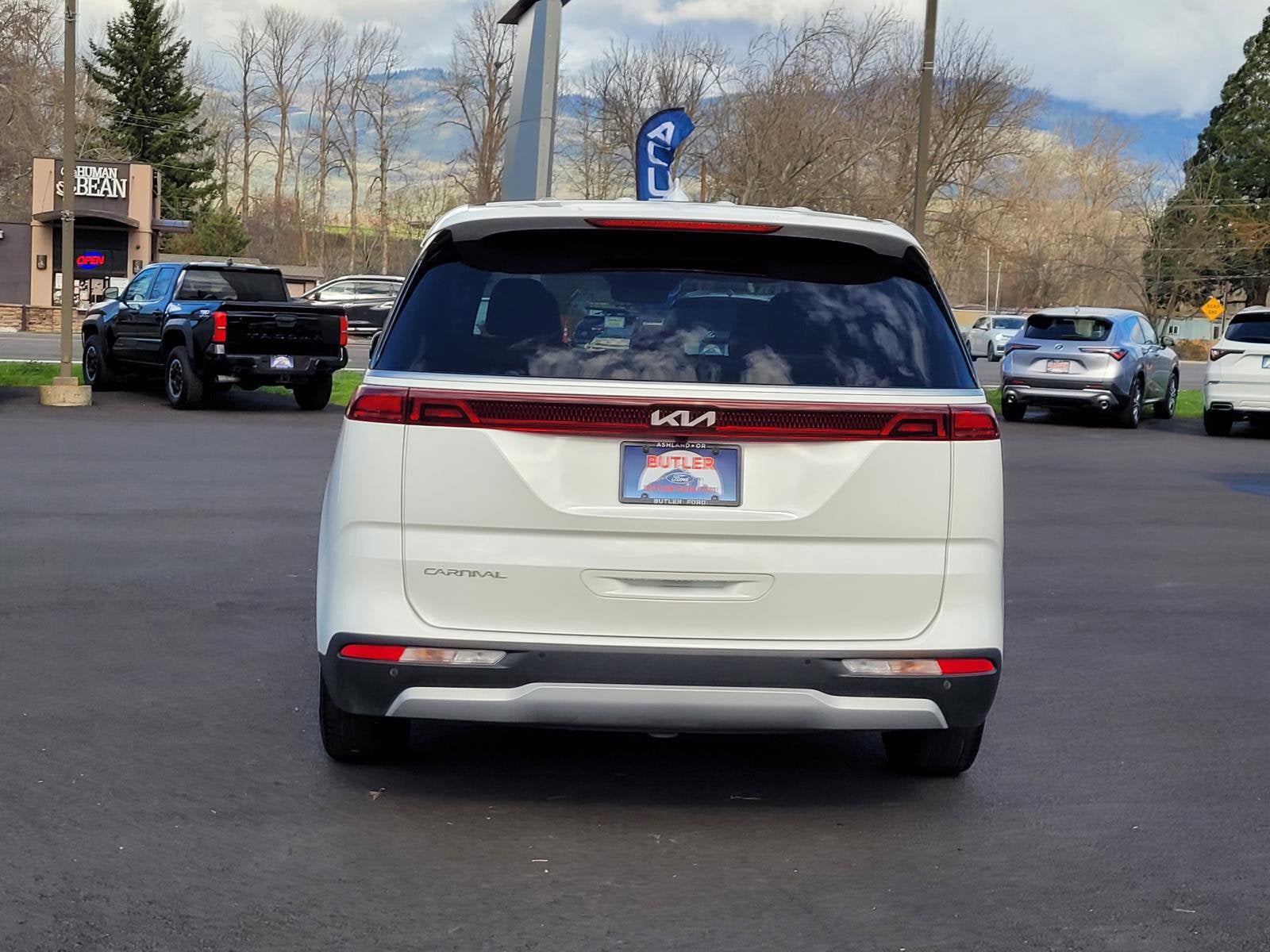 2024 Kia Carnival LX