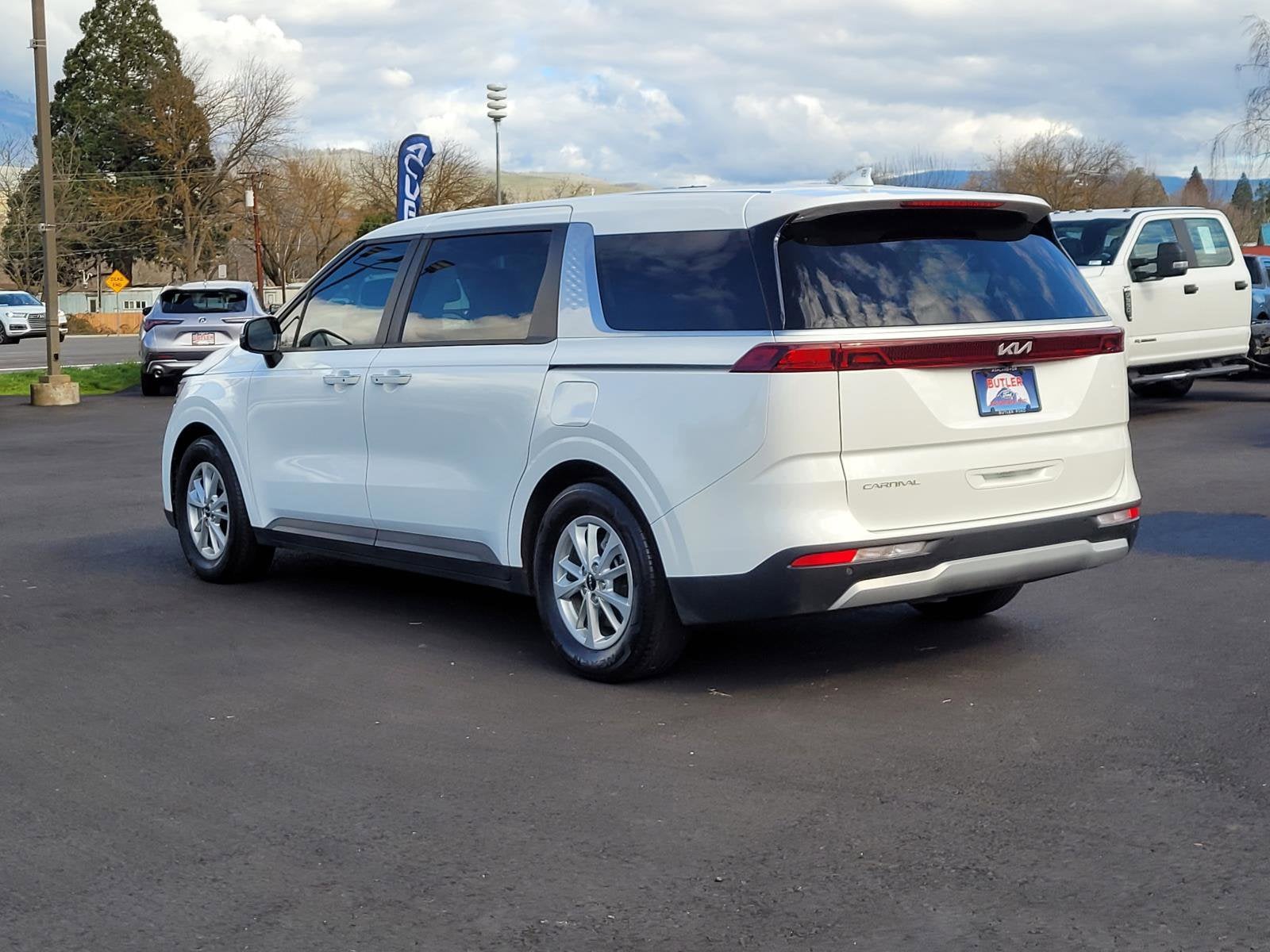 2024 Kia Carnival LX